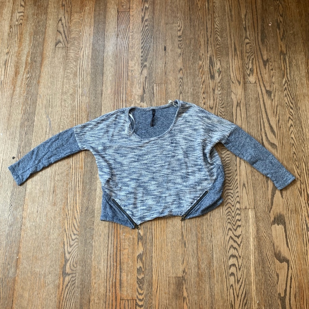 Jessica Simpson blue sweater top